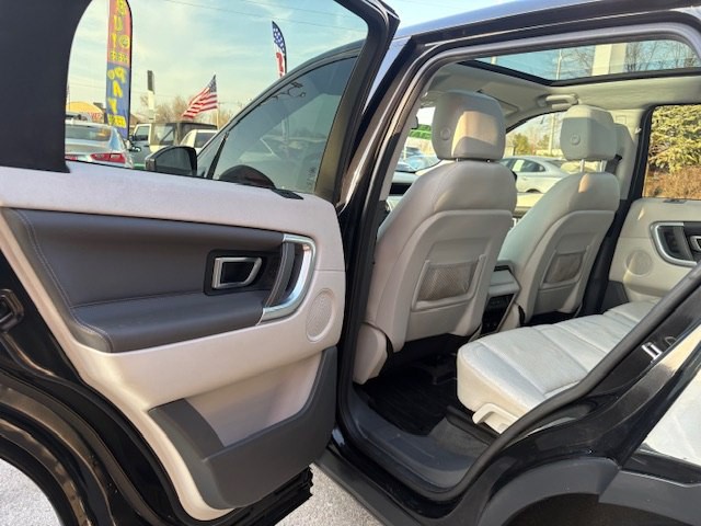 2016 Land Rover Discovery Sport Image 17