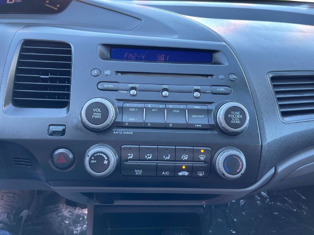 2011 Honda Civic Image 17