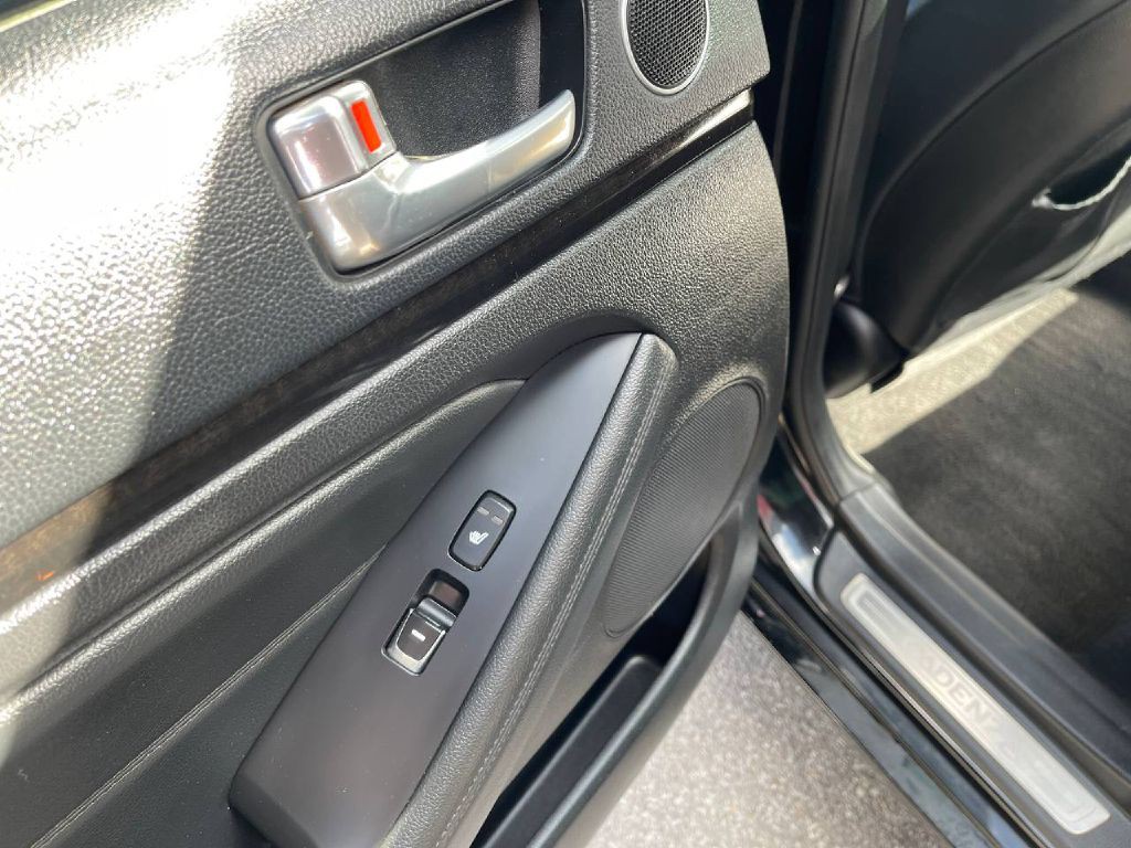 2014 Kia Cadenza Image 12