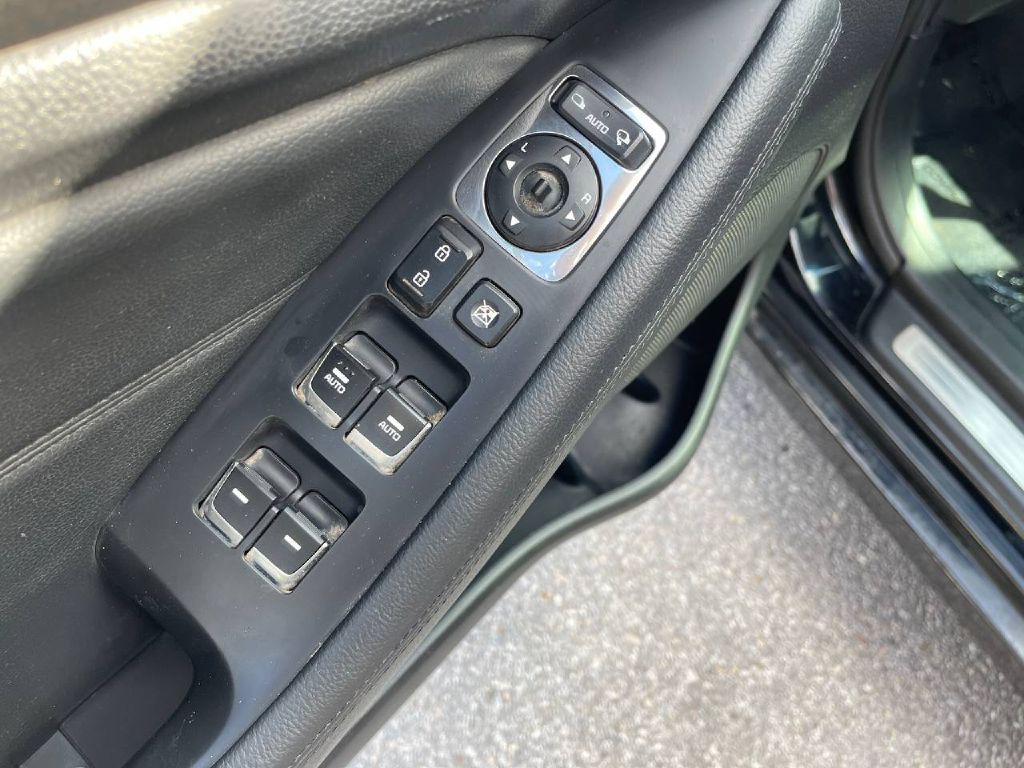 2014 Kia Cadenza Image 25