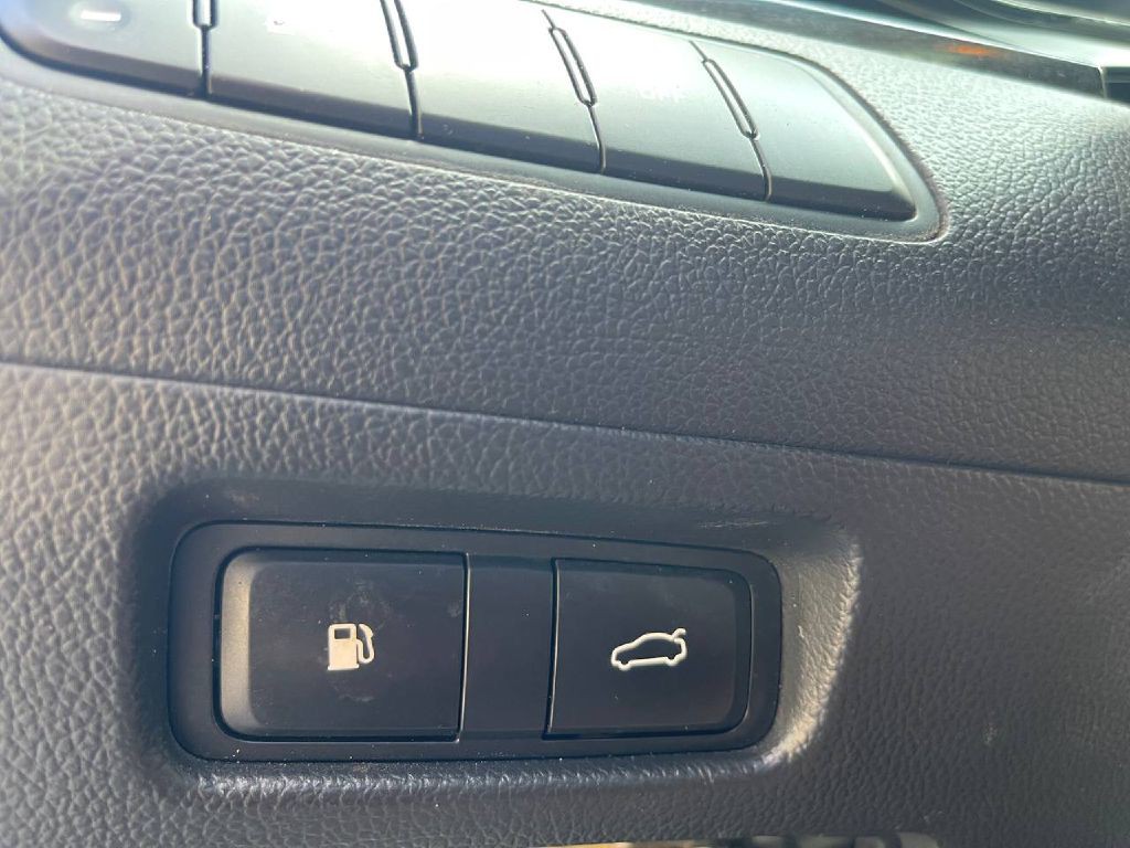 2014 Kia Cadenza Image 38