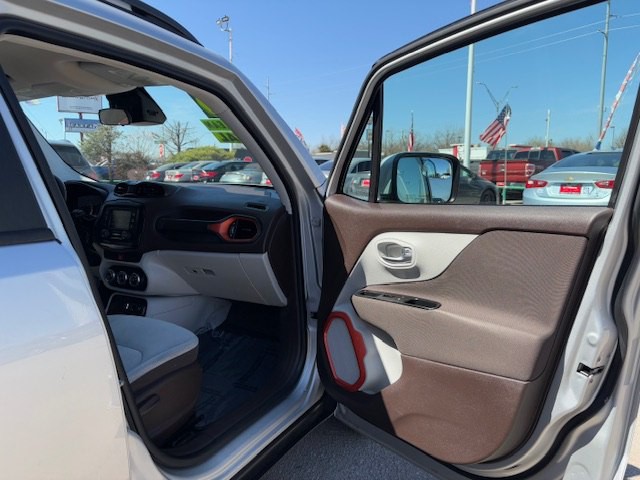 2015 Jeep Renegade Image 5