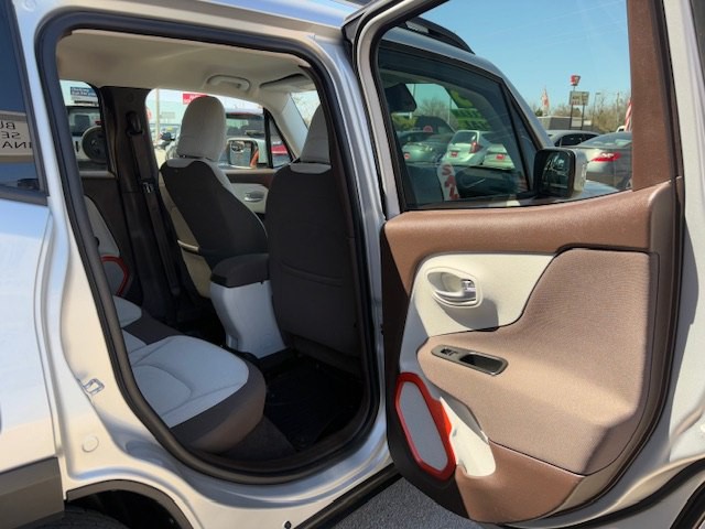 2015 Jeep Renegade Image 9