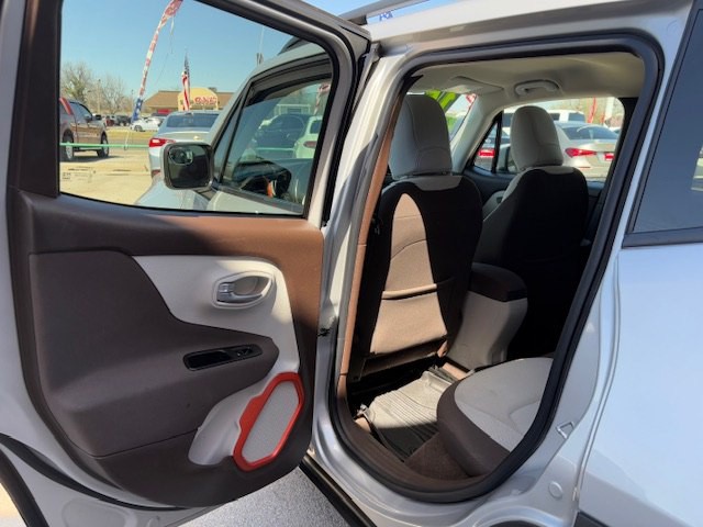 2015 Jeep Renegade Image 13