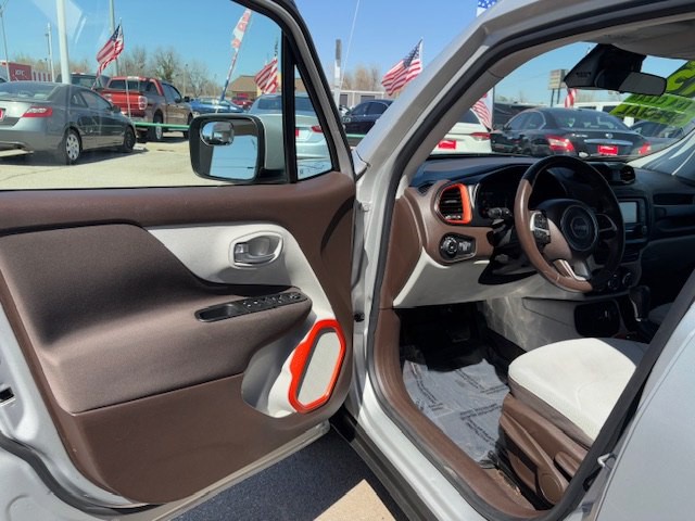 2015 Jeep Renegade Image 17