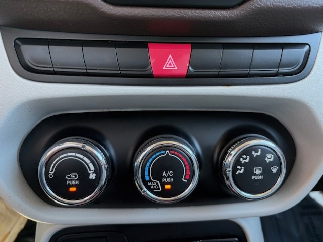 2015 Jeep Renegade Image 25