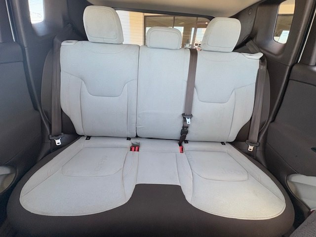 2015 Jeep Renegade Image 31