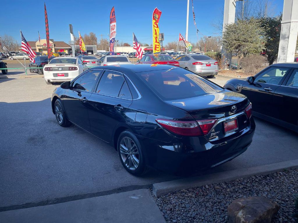2017 Toyota Camry Image 4