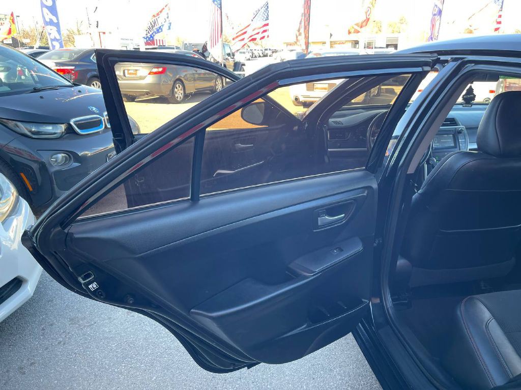 2017 Toyota Camry Image 9