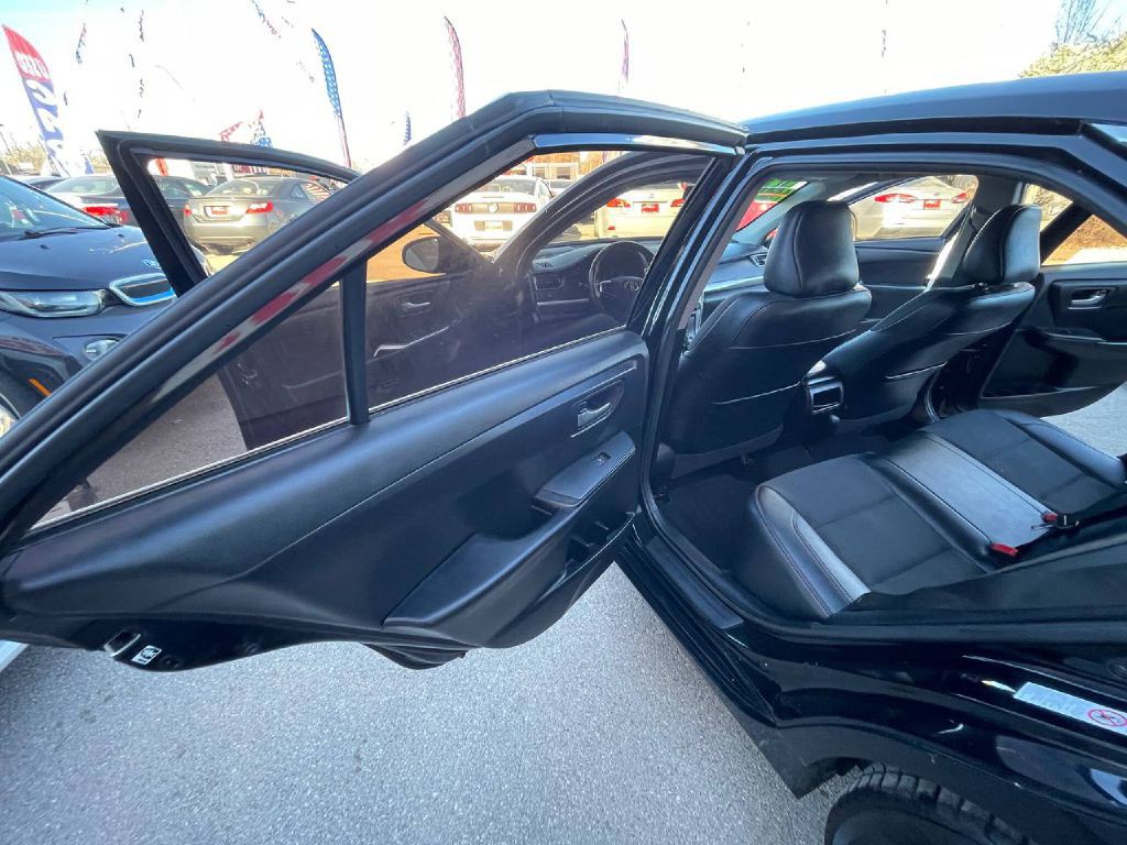 2017 Toyota Camry Image 10