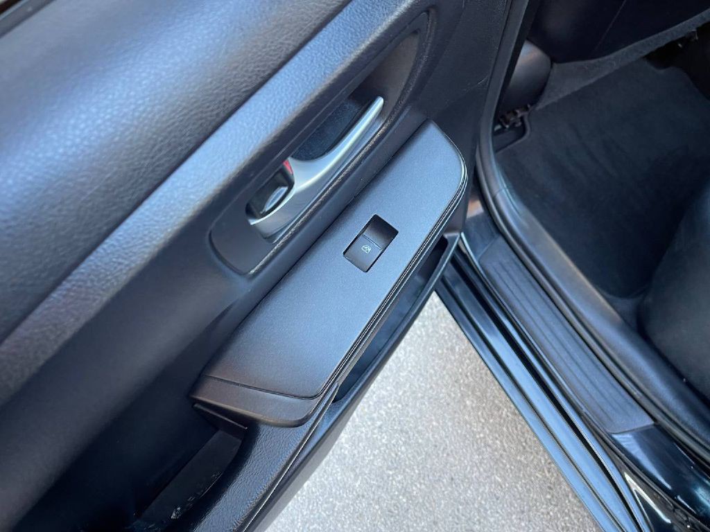 2017 Toyota Camry Image 11