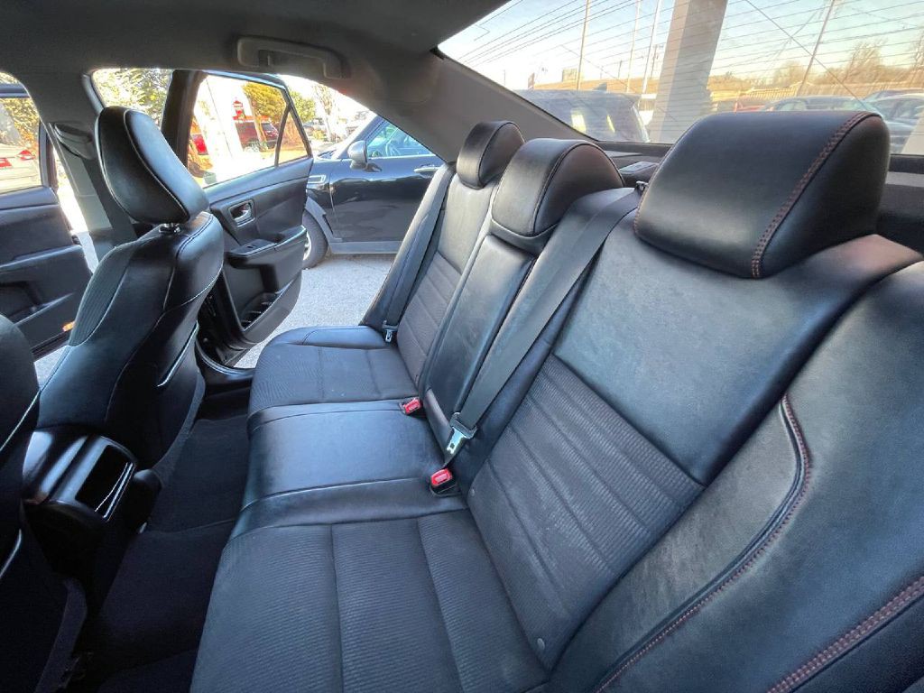 2017 Toyota Camry Image 12