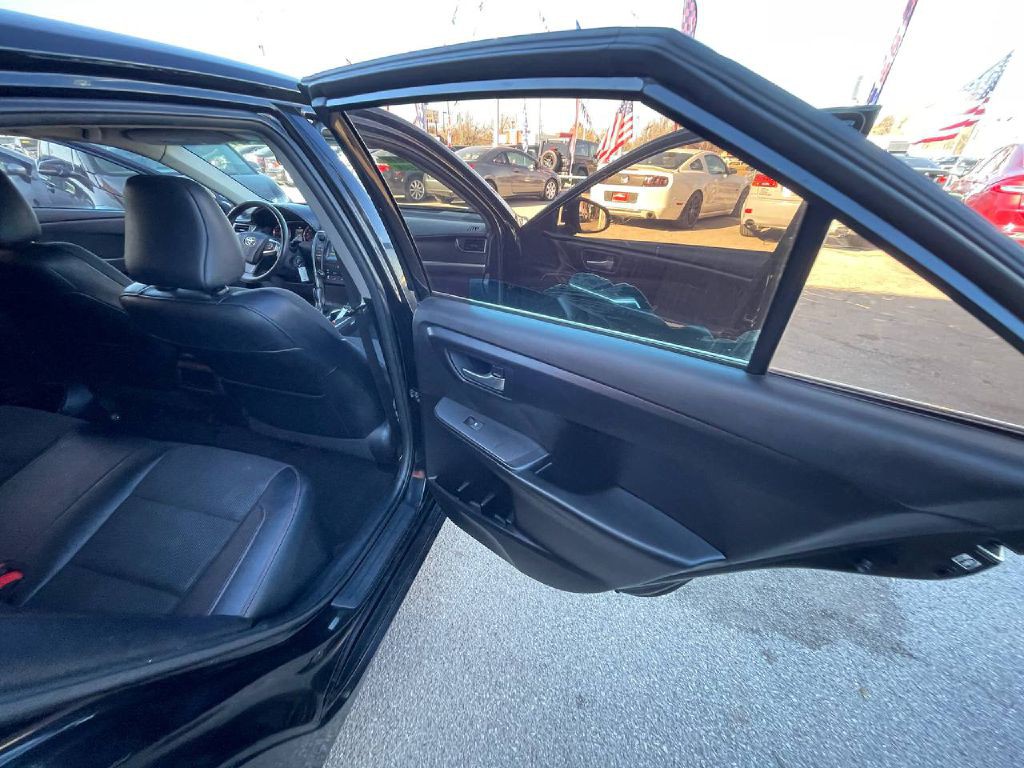 2017 Toyota Camry Image 14
