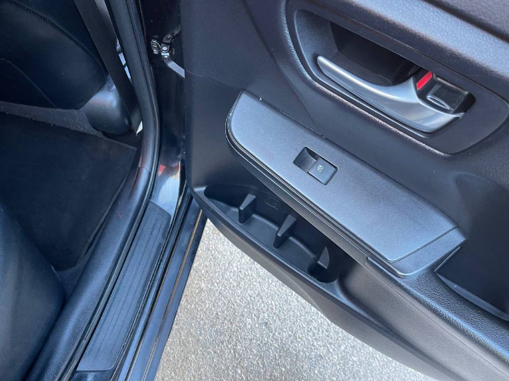 2017 Toyota Camry Image 15