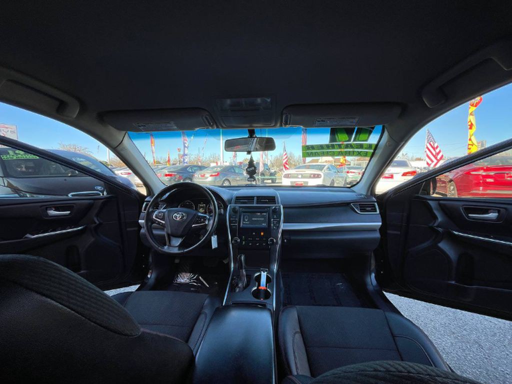 2017 Toyota Camry Image 17