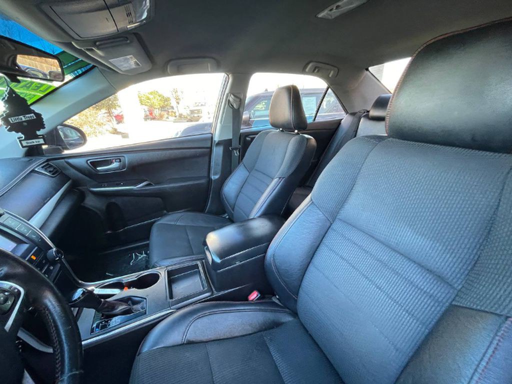 2017 Toyota Camry Image 25