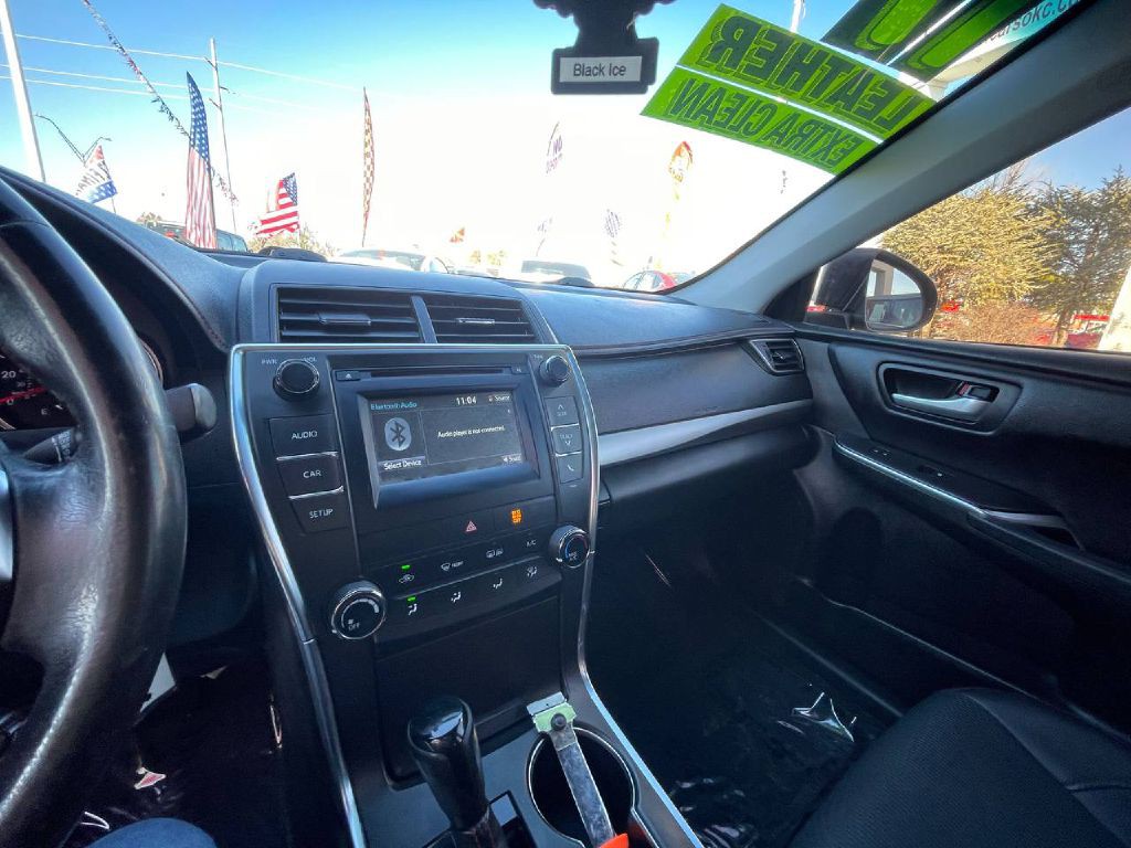 2017 Toyota Camry Image 26