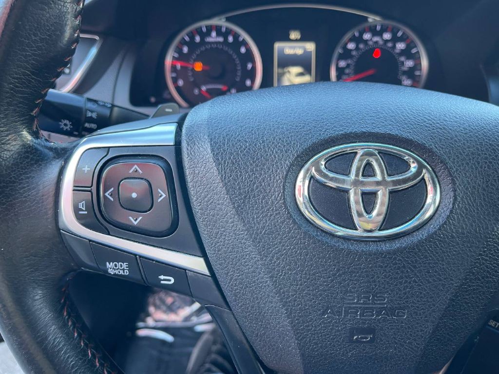 2017 Toyota Camry Image 27