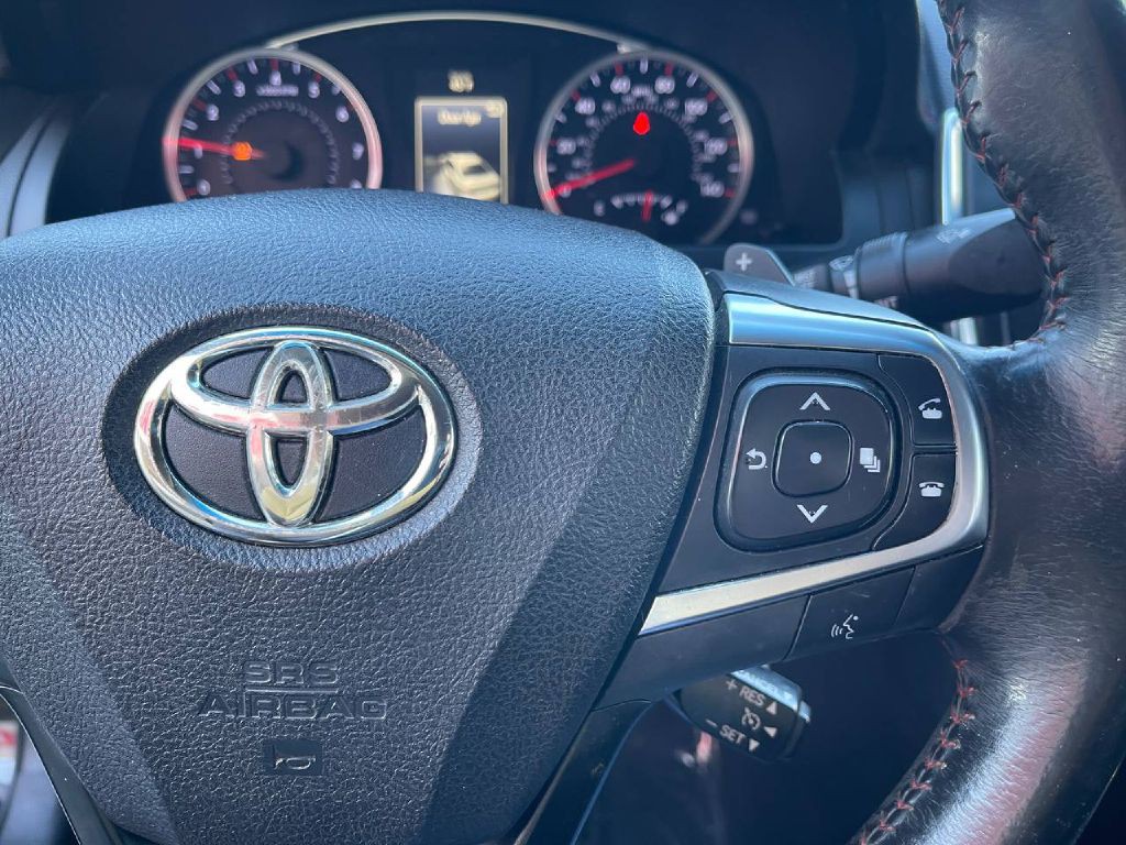2017 Toyota Camry Image 28