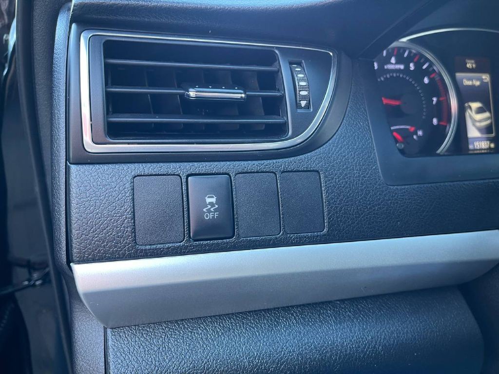2017 Toyota Camry Image 30