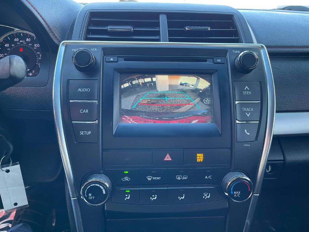 2017 Toyota Camry Image 32
