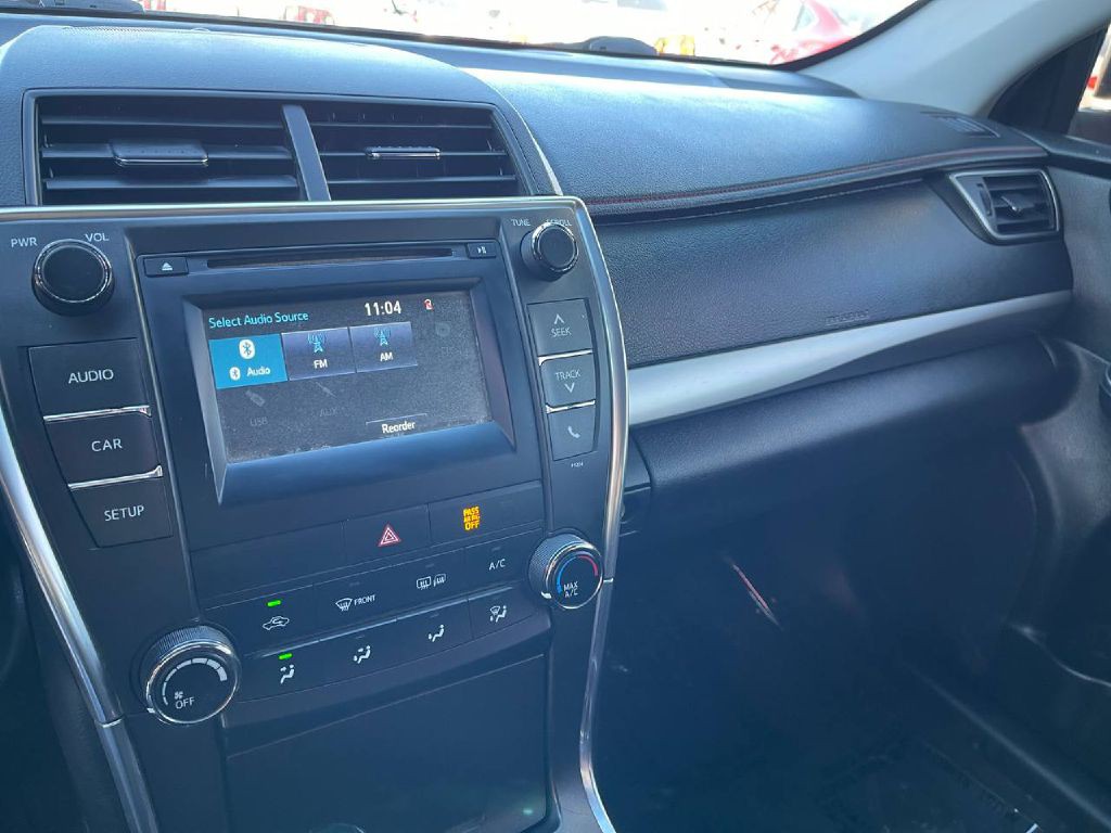 2017 Toyota Camry Image 33