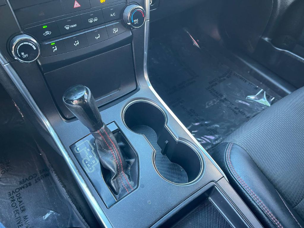 2017 Toyota Camry Image 34