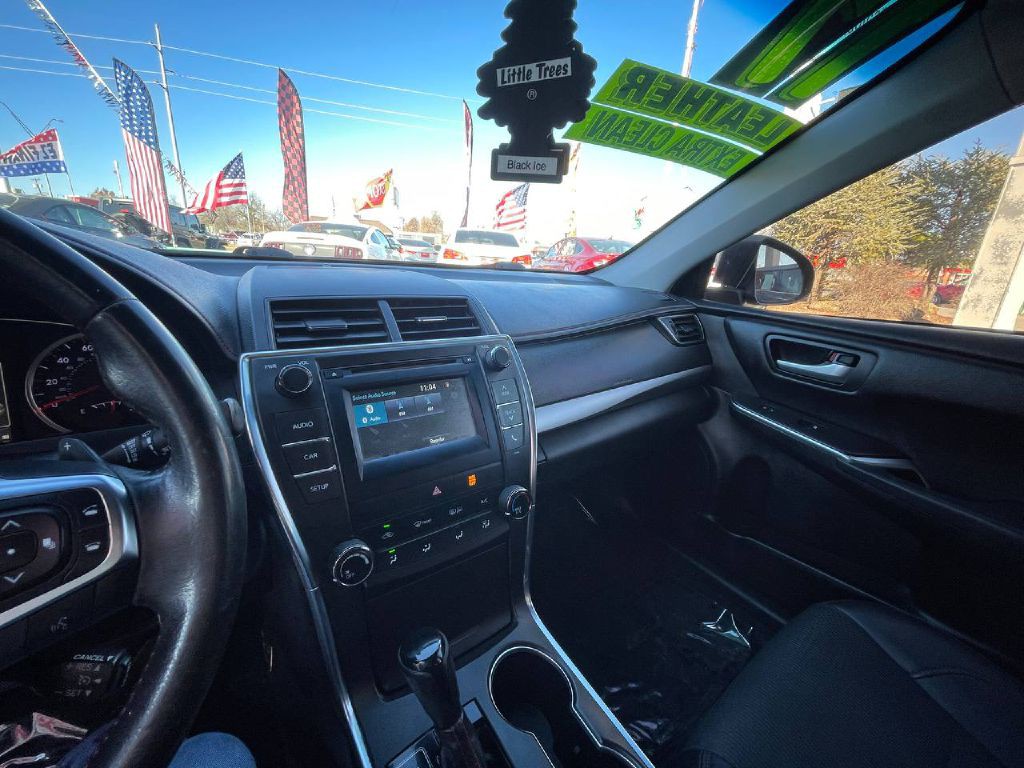 2017 Toyota Camry Image 35