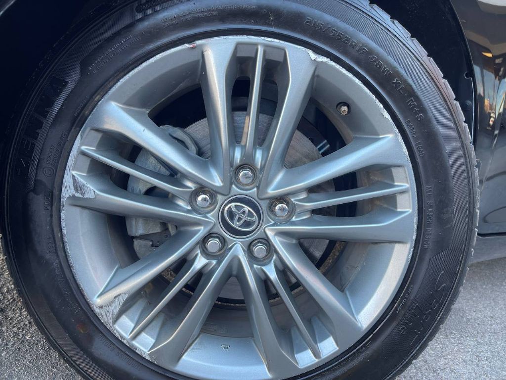 2017 Toyota Camry Image 36