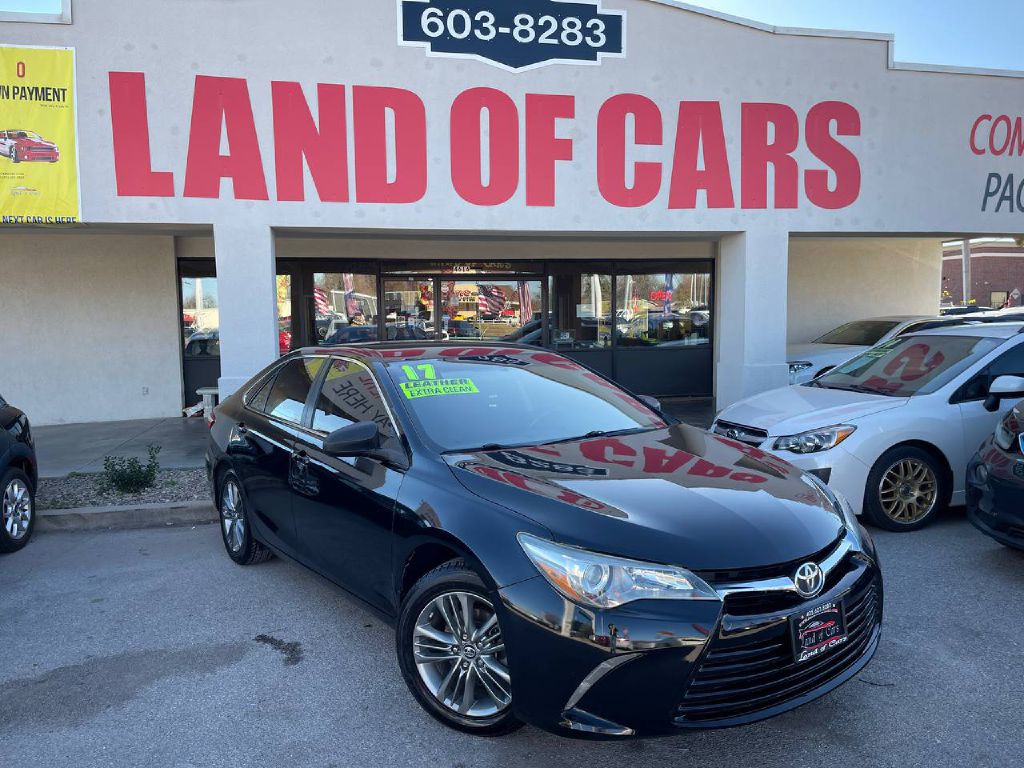 2017 Toyota Camry Image 38
