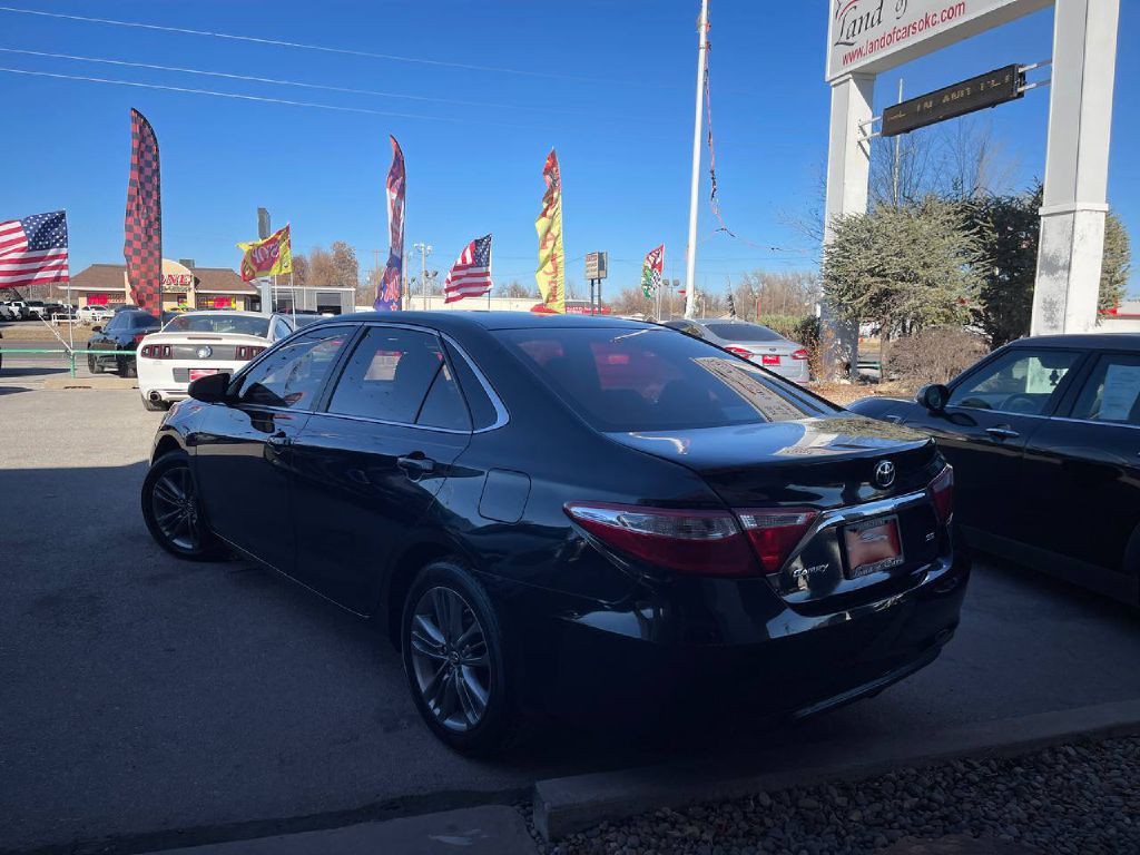 2017 Toyota Camry Image 39