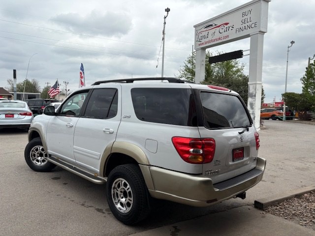 2003 Toyota Sequoia Image 2