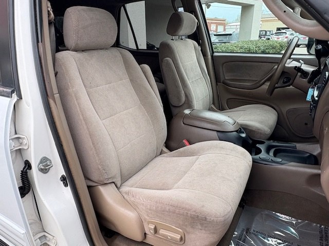 2003 Toyota Sequoia Image 10