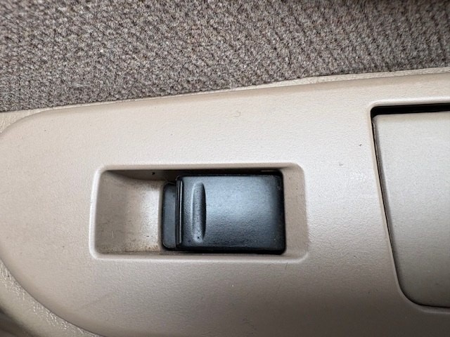 2003 Toyota Sequoia Image 13