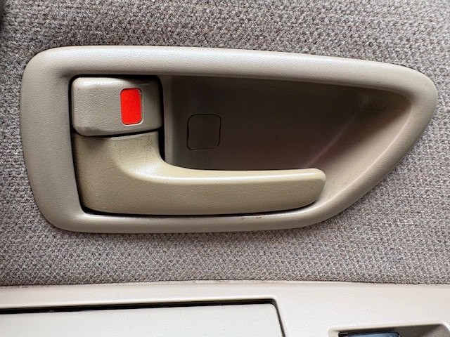2003 Toyota Sequoia Image 15