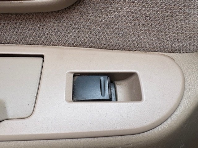 2003 Toyota Sequoia Image 16
