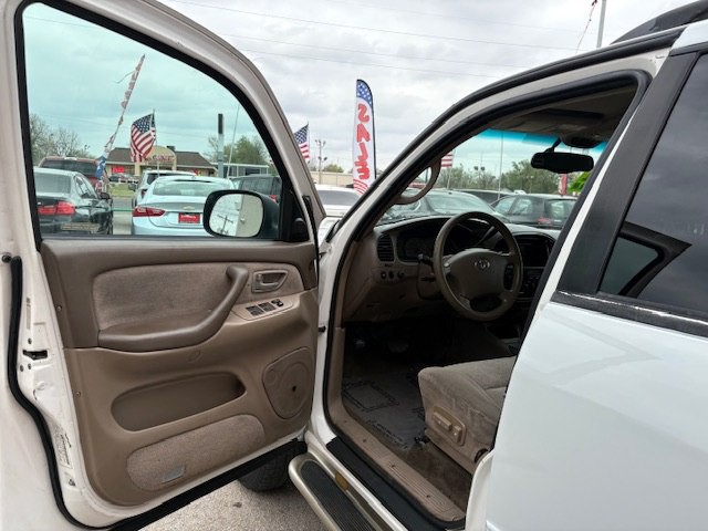 2003 Toyota Sequoia Image 17