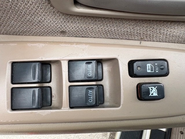 2003 Toyota Sequoia Image 18
