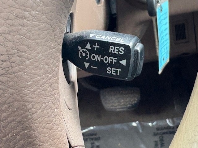 2003 Toyota Sequoia Image 21