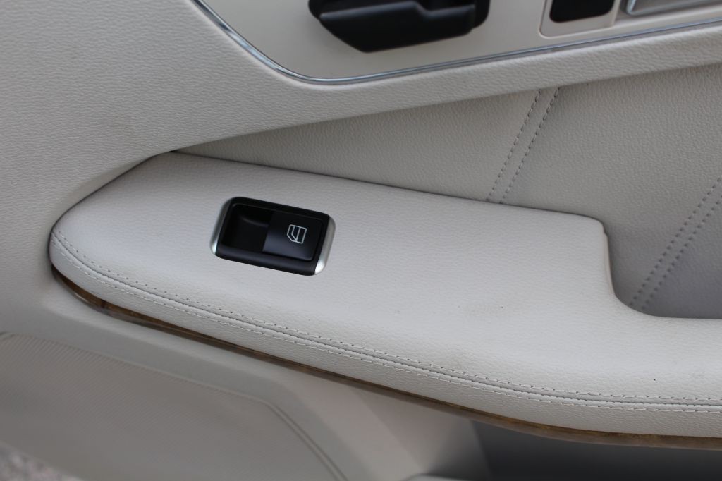 2011 Mercedes-Benz E-Class Image 16