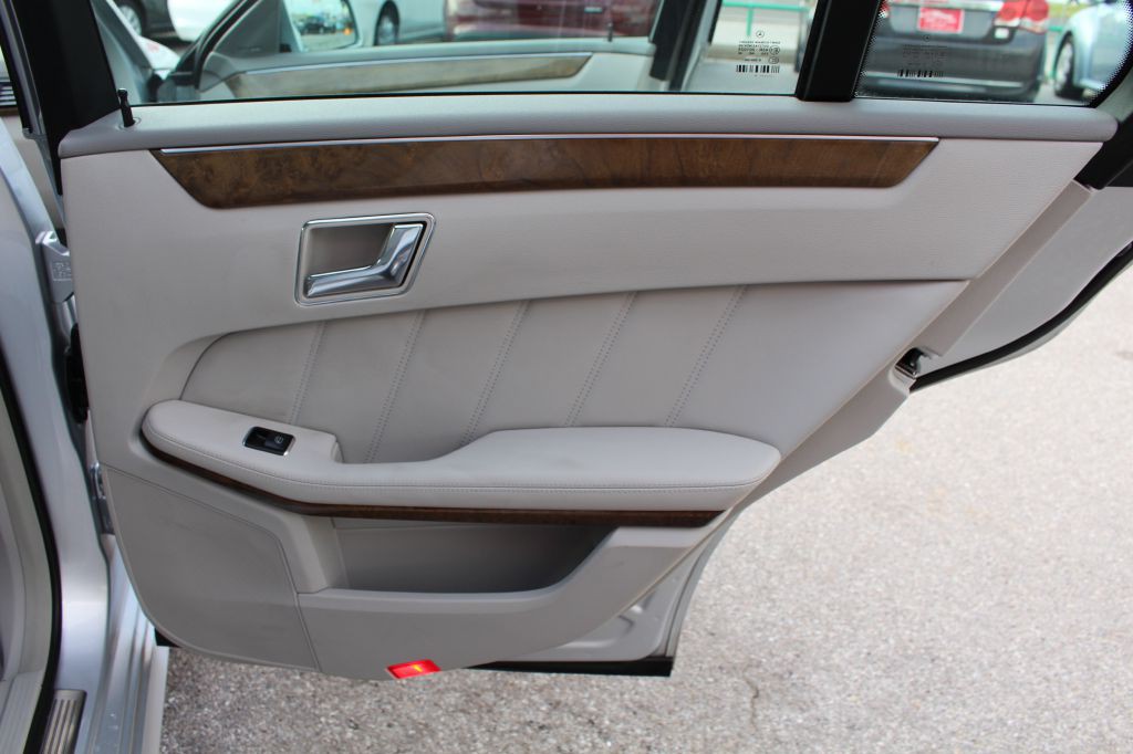 2011 Mercedes-Benz E-Class Image 18