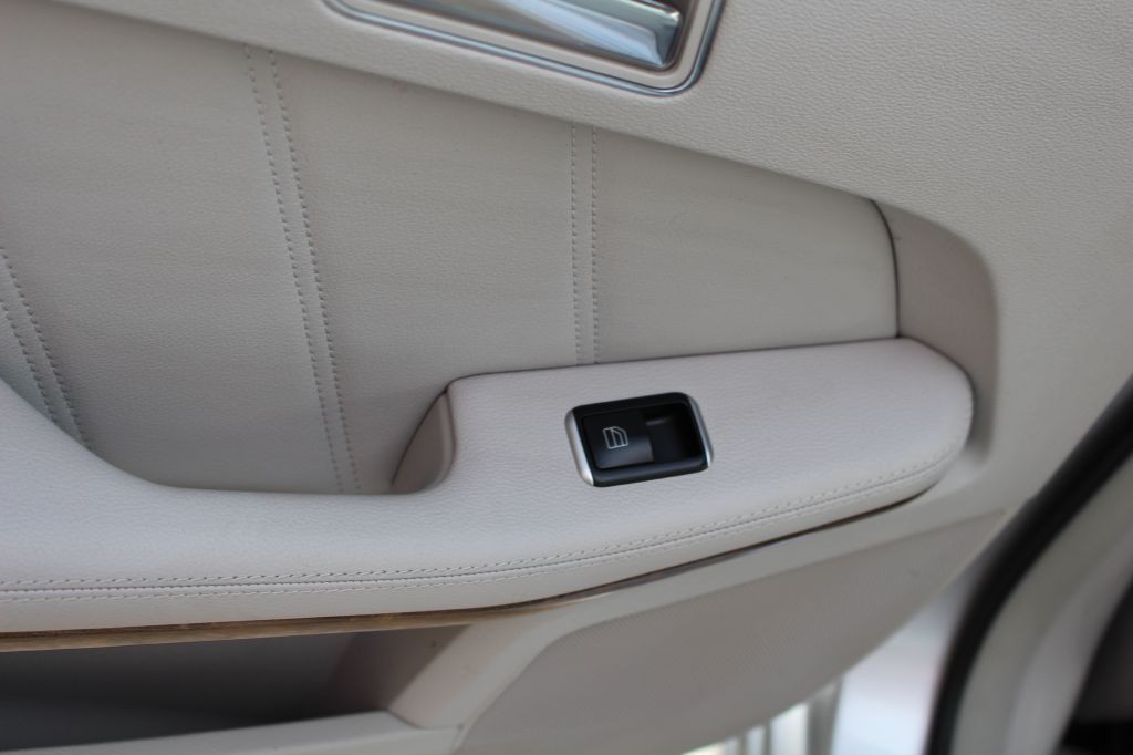 2011 Mercedes-Benz E-Class Image 21