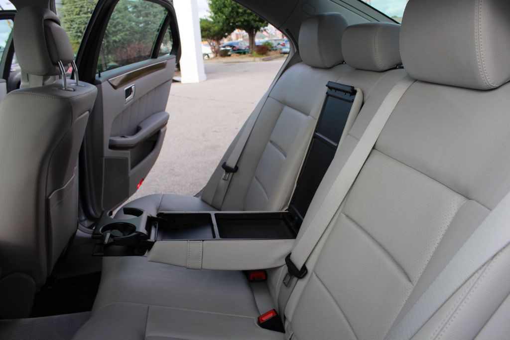 2011 Mercedes-Benz E-Class Image 32