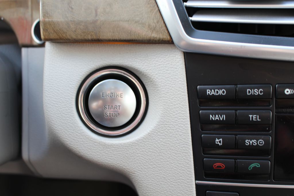 2011 Mercedes-Benz E-Class Image 38