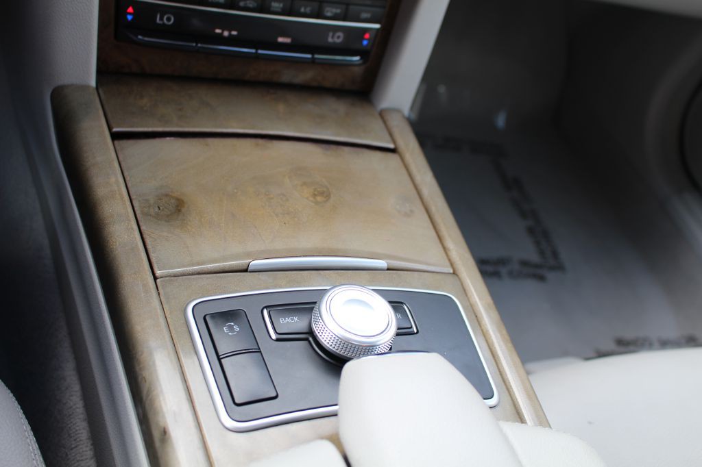 2011 Mercedes-Benz E-Class Image 40