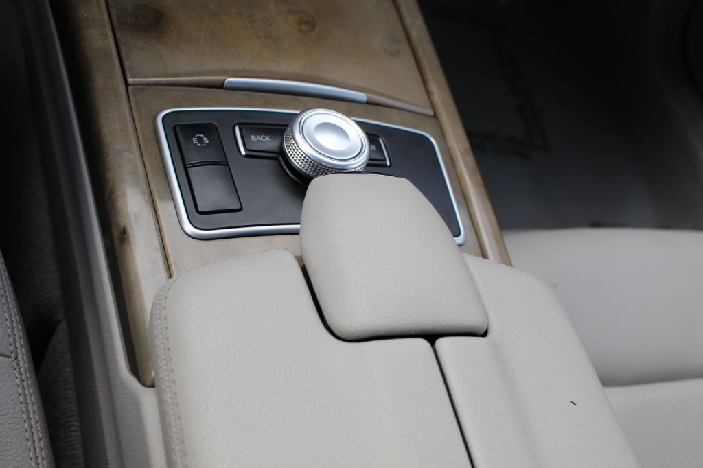 2011 Mercedes-Benz E-Class Image 41