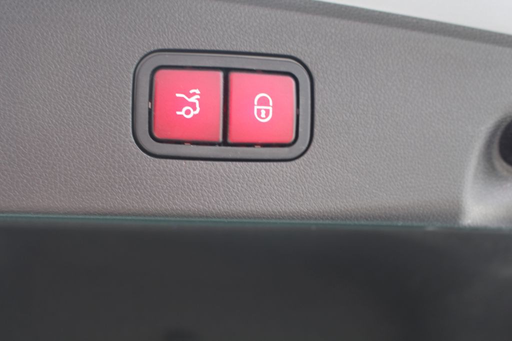 2011 Mercedes-Benz E-Class Image 68
