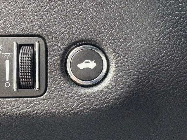 2015 Dodge Challenger Image 12