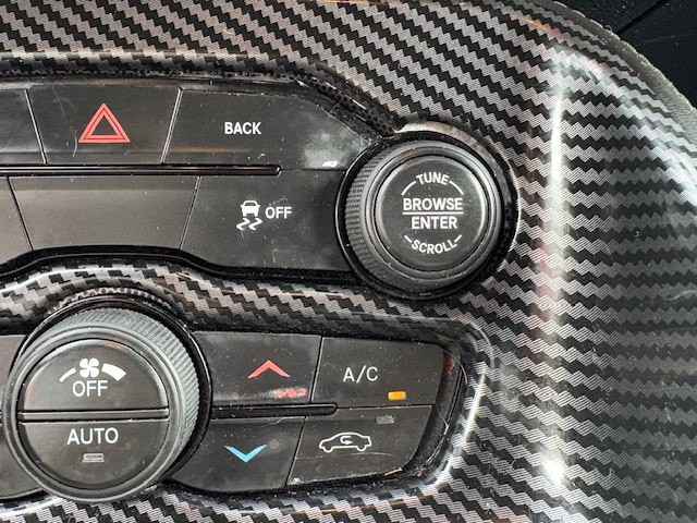 2015 Dodge Challenger Image 21