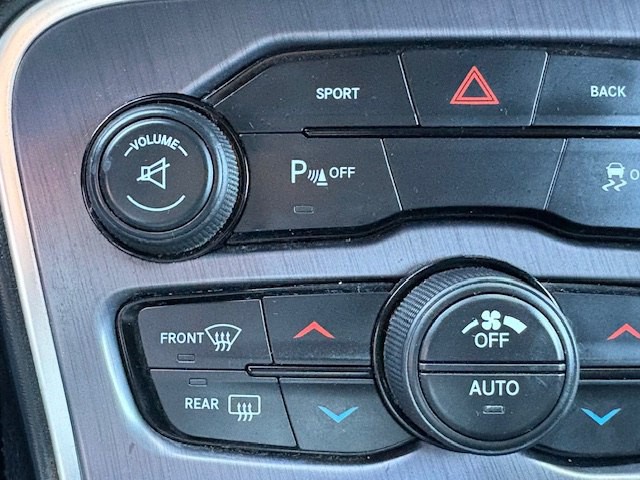 2016 Dodge Challenger Image 20